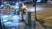 Il vient voler 2 moto avec un tracteur (Australie)