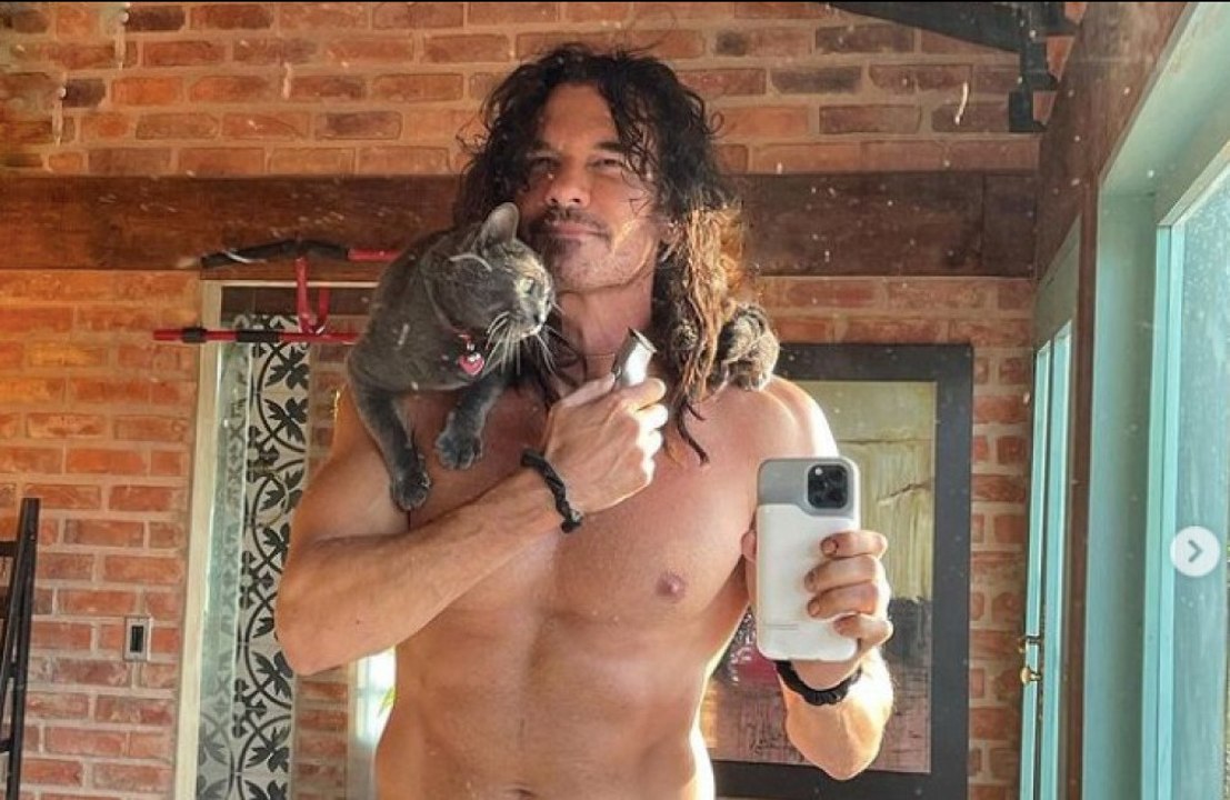 Mario Cimarro, de 'Pasión de Gavilanes', sigue teniendo unos abdominales de infarto a los 50