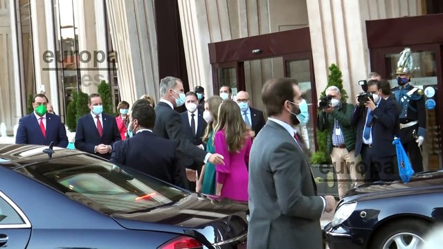 Sus Majestades los Reyes junto a sus hijas llegan al XXIX Concierto Premios Princesa de Asturias