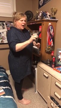 Quand tu confonds la coquille de protection de ton fils avec le masque de Dark Vador