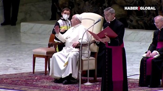 Bir anda sahneye fırladı! Papa Francis neye uğradığını şaşırdı