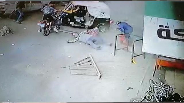 فيديو خاص للوطن.. يوثق لحظة سقوط سيارة من أعلى محور صفط اللبن