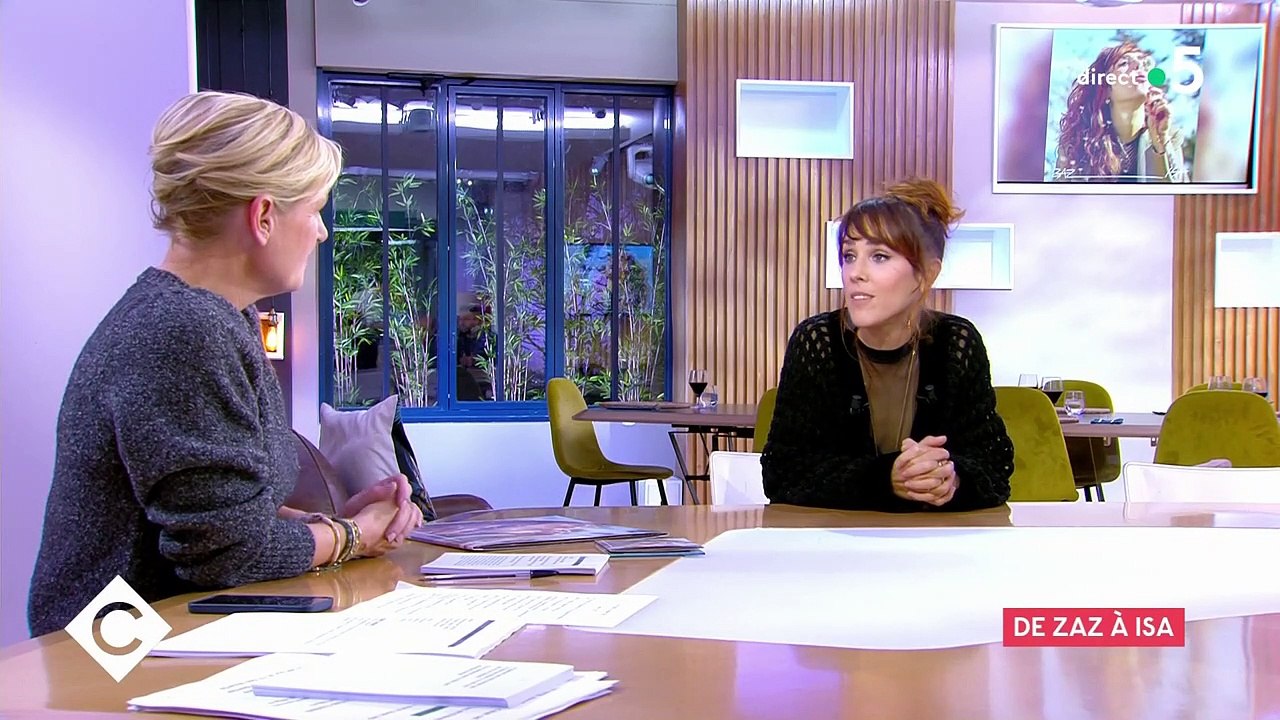 Zaz est venue présenter son nouvel album "Isa" sur le plateau de "C à Vous".