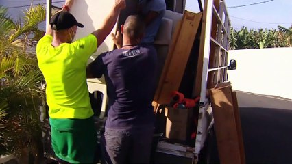 La Laguna se salva de la destrucción al desviarse la colada de lava del volcán de La Palma