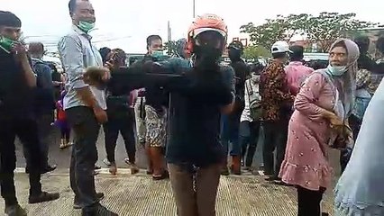 Macet Kayutangi-Handil Bakti Tidak Tuntas, Akhmad Girang Ketiban Kaos dari Jokowi