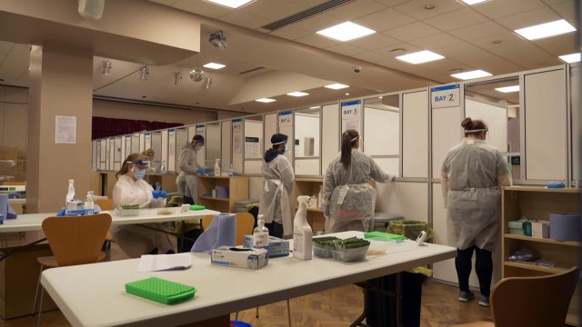 المملكة المتحدة تسجّل أكثر من 50 الف إصابة جديدة بكوفيد للمرة الأولى منذ تموز/يوليو