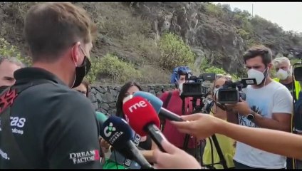 Los perros rodeados de la lava llevaban días fuera de allí