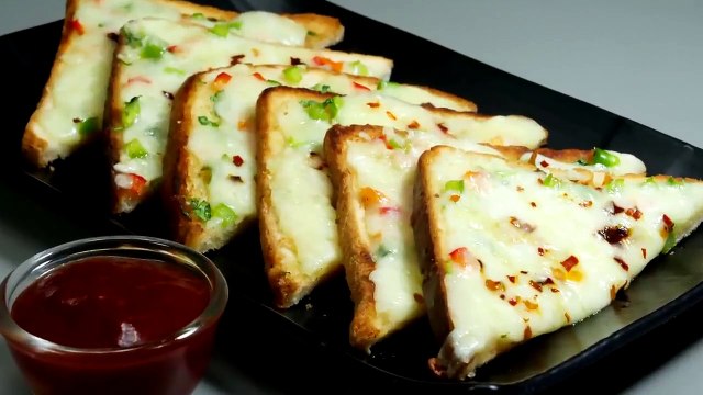चीज़ चिल्ली टोस्ट - झटपट बनने वाला नाश्ता। Chili Cheese Toast recipe । Veg Cheese Bread Toast on Tawa