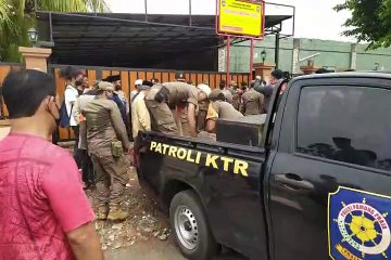 Satpol PP Kota Depok Pasang Segel Baru di Masjid Ahmadiyah