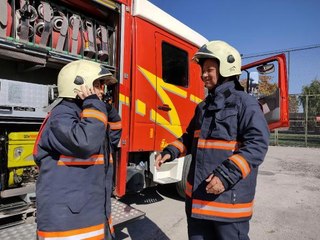 İtfaiyeci baba-kız birlikte görev yapıyor