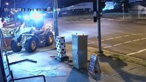Australie : Un braqueur en chargeuse tente de fuir la police