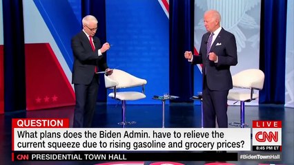 Biden'ın canlı yayındaki hareketleri alay konusu oldu