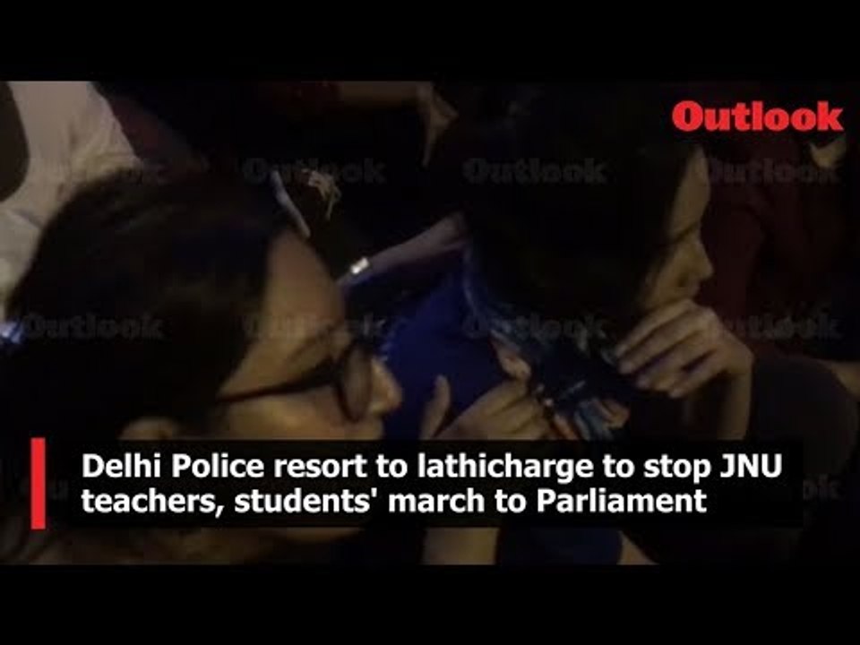 Delhi Police resort to lathicharge to stop JNU teachers, students' march