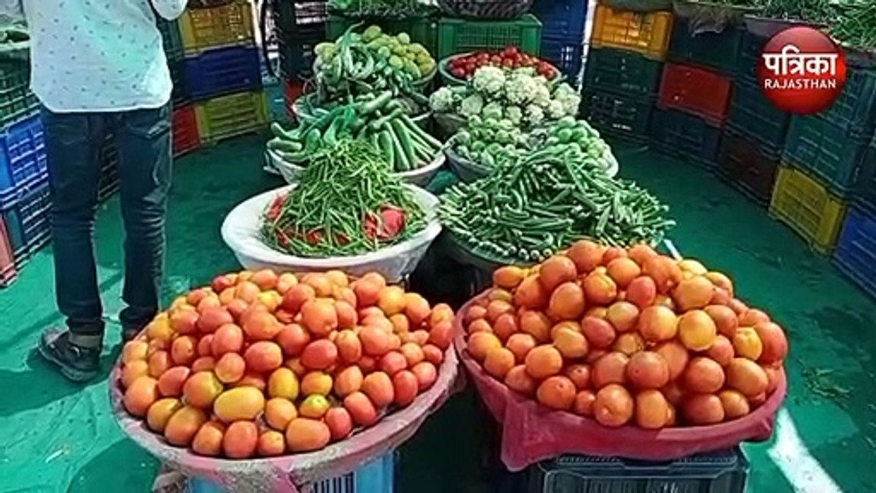 VIDEO : डीजल के बराबर हुए टमाटर के दाम, सब्जियों के दामों ने बिगाड़ा रसोई का बजट