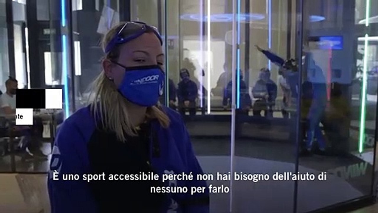 Spagna, paracadutismo per persone non vedenti: "Per volare non ci serve l'aiuto di nessuno"