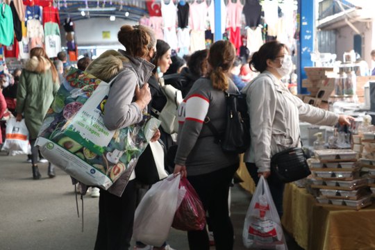 Türk lirası eridi, komşular Edirne'ye akın etti