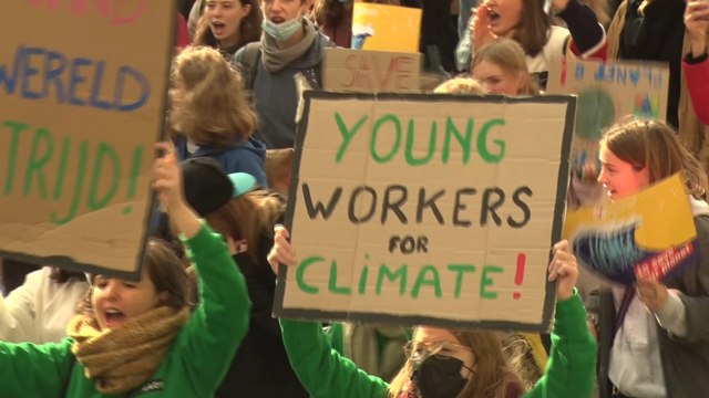 Plusieurs centaines de jeunes marchent pour le climat à Gand