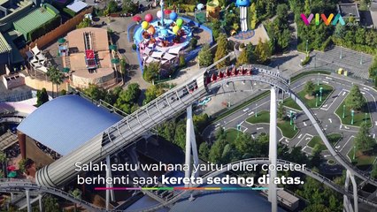 Roller Coaster Berhenti di Atas, Puluhan Penumpang Terjebak
