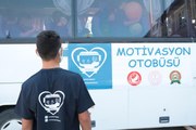 Türk ve Suriyeli öğrenciler motivasyon otobüsünü ziyaret etti