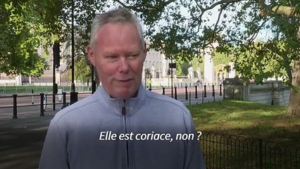 La reine Elizabeth II hospitalisée une nuit: réactions de Londoniens