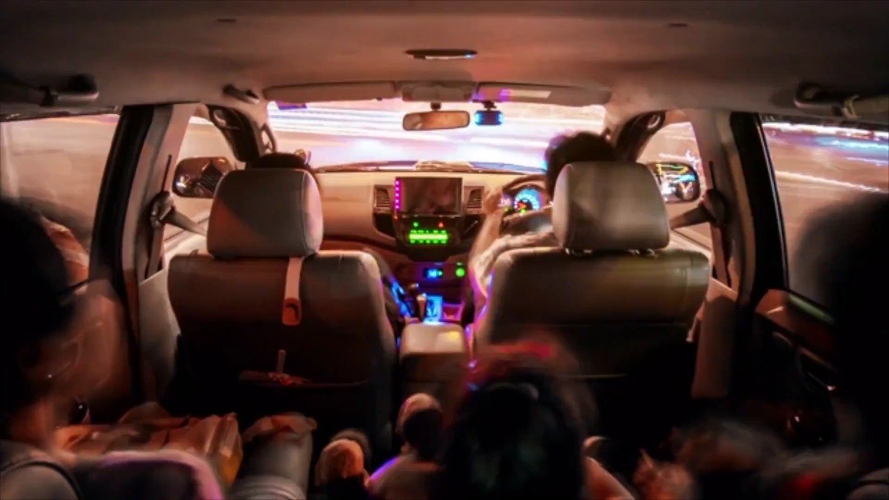 The Unspoken Rules of Traveling With Family Over the Holidays