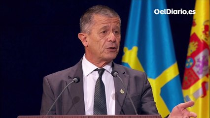 Carrère agradece su premio homenajeando a víctimas de los atentados de París