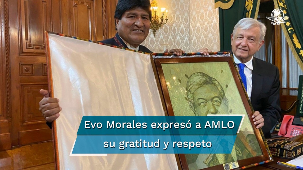 Evo Morales regala a AMLO cuadro de su rostro hecho con hojas de coca
