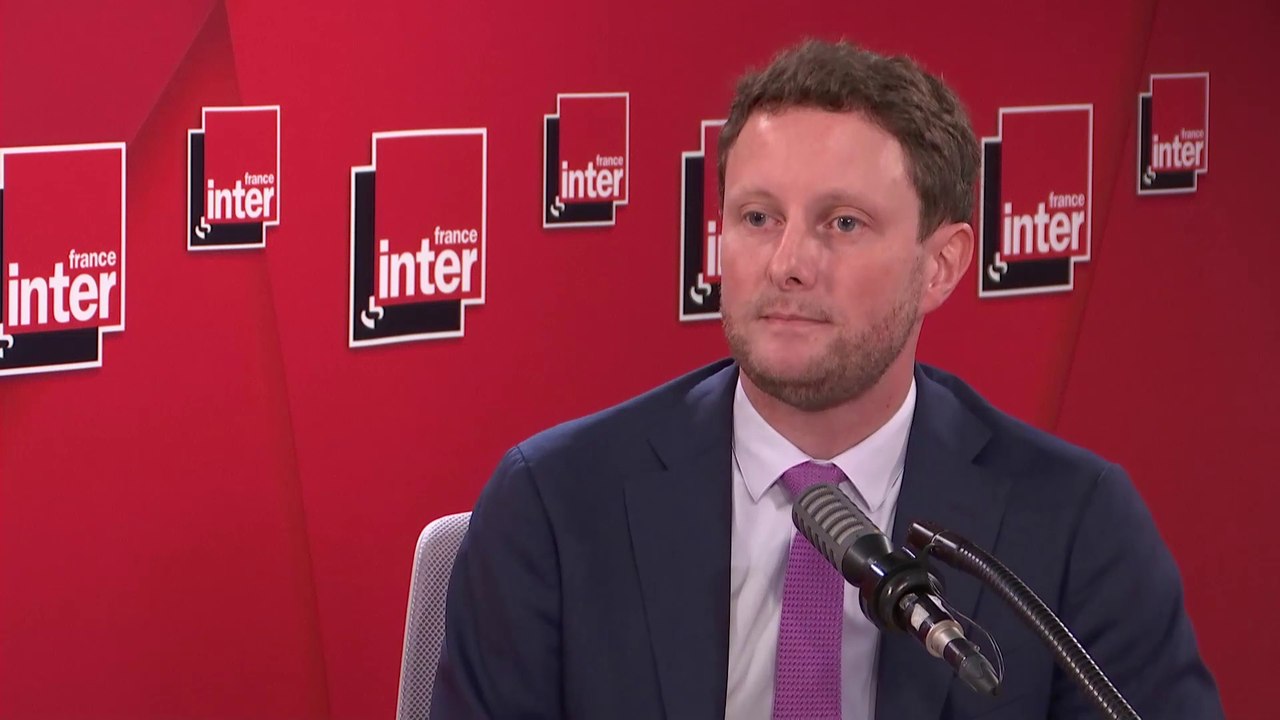 Clément Beaune au micro d'Hélène Roussel