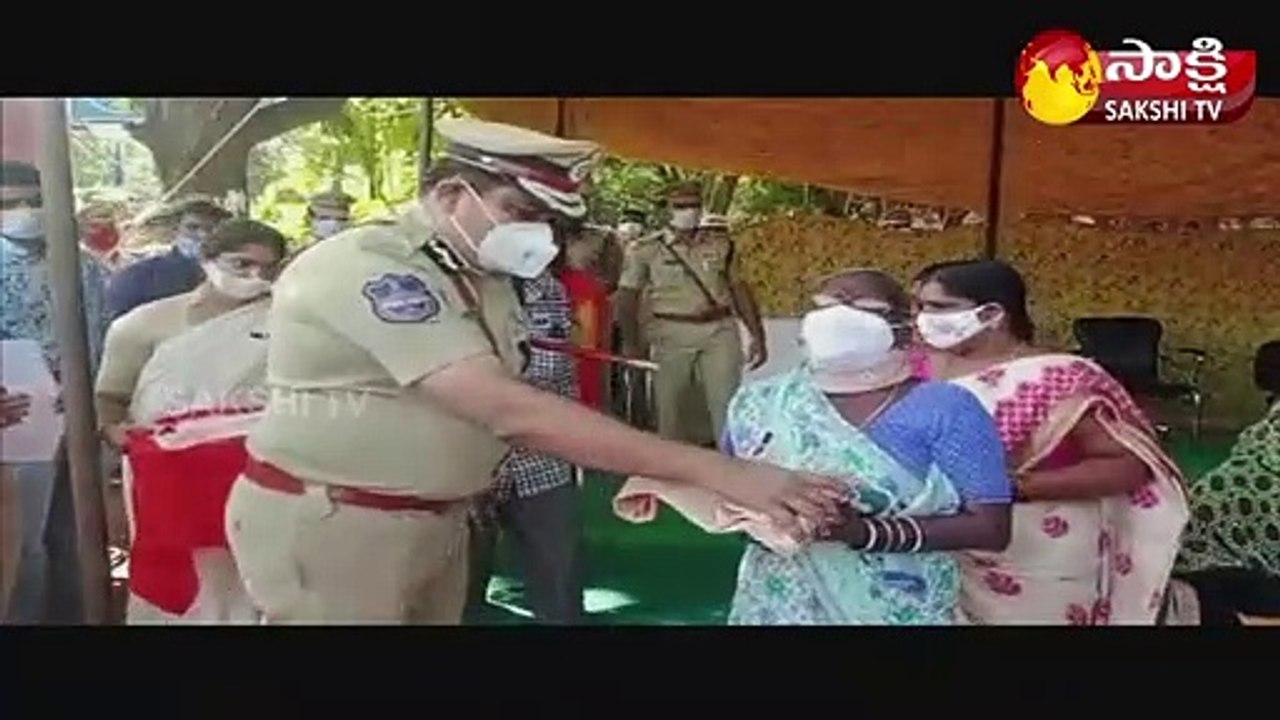 వారెవ్వా.. కమీషనర్ చేసిన పనికి షబ్బాష్ అనాల్సిందే
