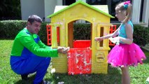 Nastya Membangun dan Mendekorasi Rumah Mainan Bersama Ayah