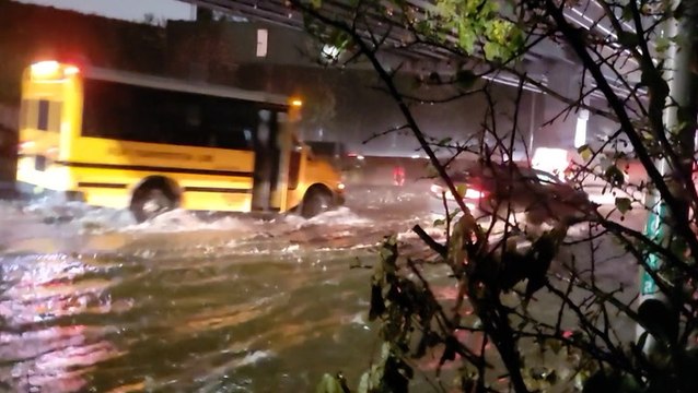 Nor'easter floods roads in New York City