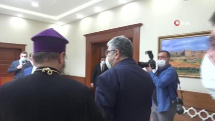 Vali Karaloğu Türkiye Ermenileri 85. Patriği Maşalyan'nı makamında kabul etti