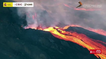 Las bocas del volcán de La Palma, vistas por el dron de IGME-CSIC (25-10-2021)