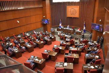 下载视频: Senadores piden postergar reforma fiscal y diputados califican propuesta de chantaje