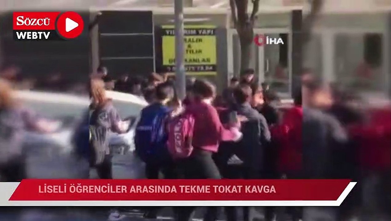 Lise öğrencileri arasında tekme tokat kavga kamerada