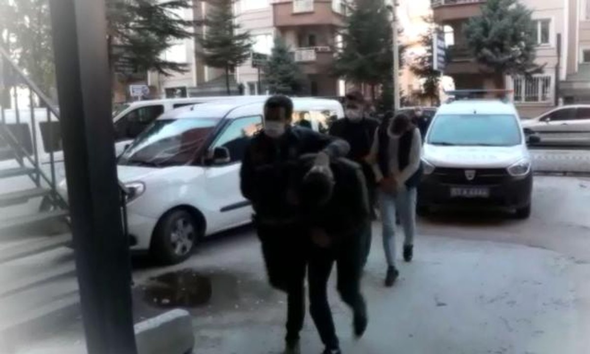 Sosyal medya üzerinden sahte hesap açıp 37 kişiyi dolandıran çete çökertildi