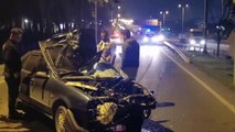 Son dakika: İstanbul'da aracıyla polisten kaçan sürücü bariyerlere çarparak yaralandı