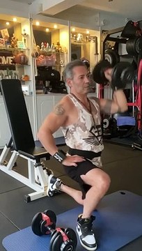 —Gear from @bodyengineers —Happy Saturday Everyone ! —Salut la famille, j’espère que vous allez bien ? Voici mon entraînement Épaules, pectoraux, triceps de ce samedi après-midi . Bon entraînement! —SAVE This 1. Alternating Front Raises - 4✖️1