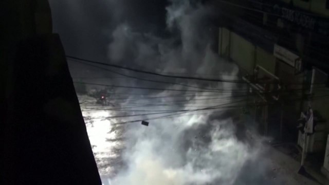 파키스탄 이슬람 극우 시위대, 경찰과 충돌...최소 5명 숨져 / YTN