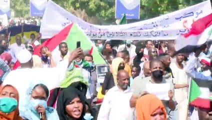 السودانيون يهتفون عاليا "سلم سلم يا برهان" في مسيرات عارمة دعما للدولة المدنية
