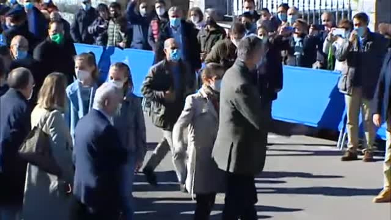 La princesa de Asturias descubre la placa del Pueblo Ejemplar 2021