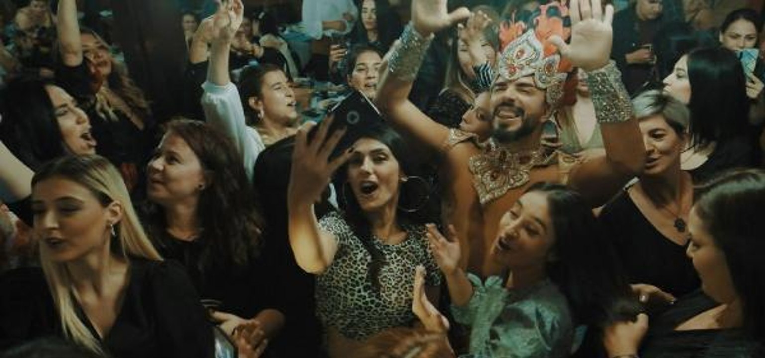 AYDIN'DA KADINLAR, ZENNE OYNATTI