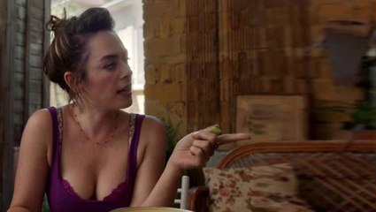 Demet Evgar'ın göğüs dekolteli pozlarına arkadaşlarından yorum yağdı