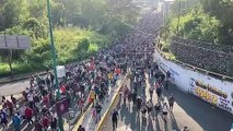 Miles de migrantes entre ellos guatemaltecos participan en la “Caravana madre”