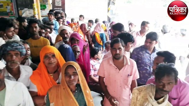 किल्लत की कतारें, तीन घंटों में बंट गए खाद के आठ सौ कट्टे