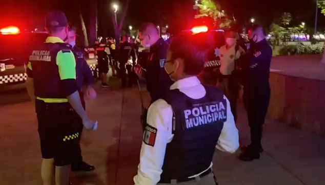 Rescatan del abandono a dos menores de edad en el parque Morelos