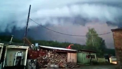 Download Video: Impresionantes imágenes de una tormenta eléctrica en Rusia