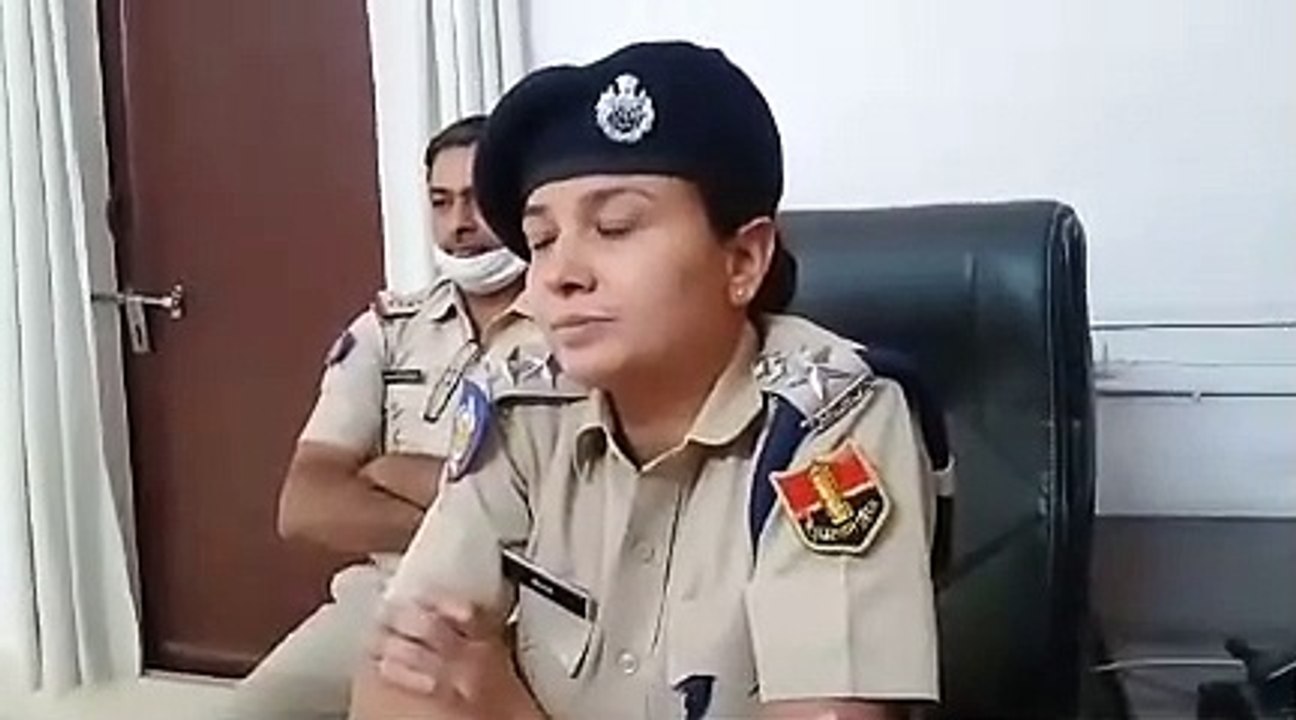 दो-दो लाख रुपए में डमी प्रश्न पत्र बेचे, शिक्षक...