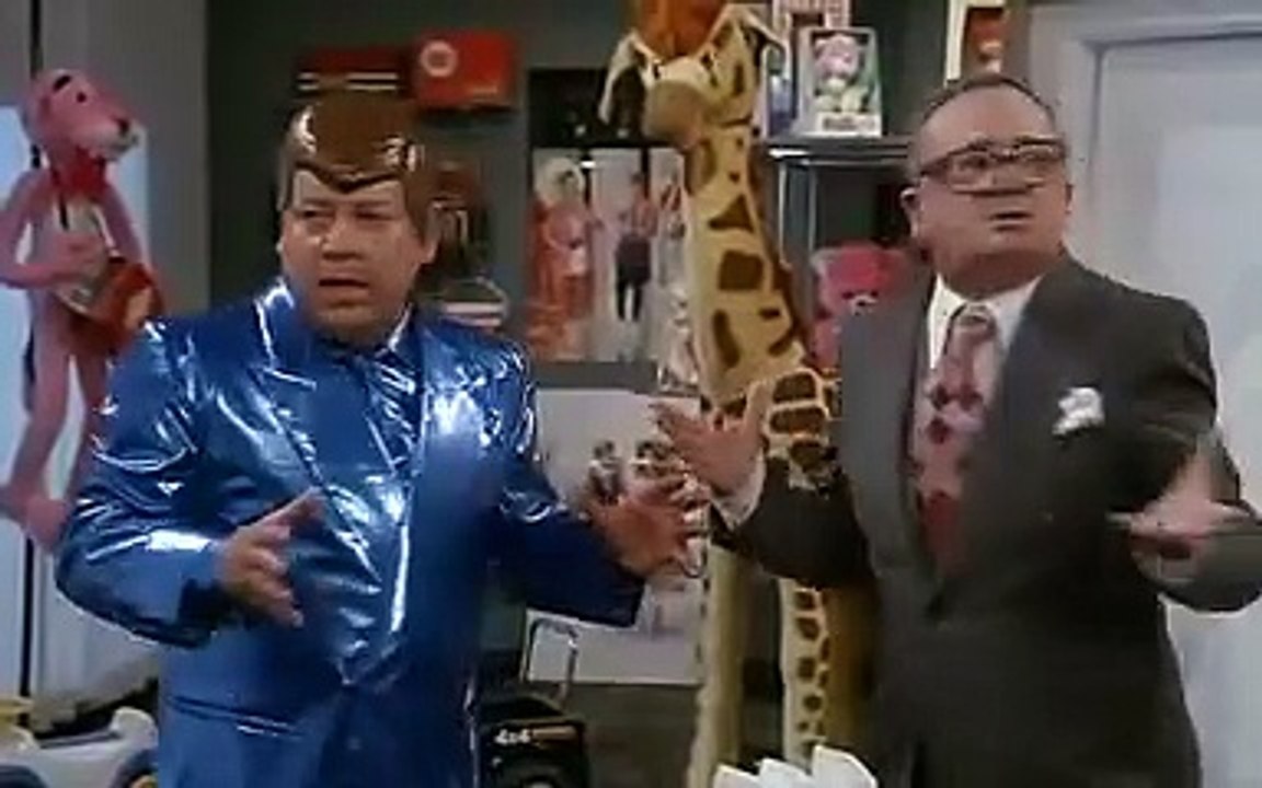 Paolo Villaggio Gigi Reder - Grandi magazzini - Fantozzi scena del ...