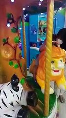 Bermain komedi putar di surya toserba